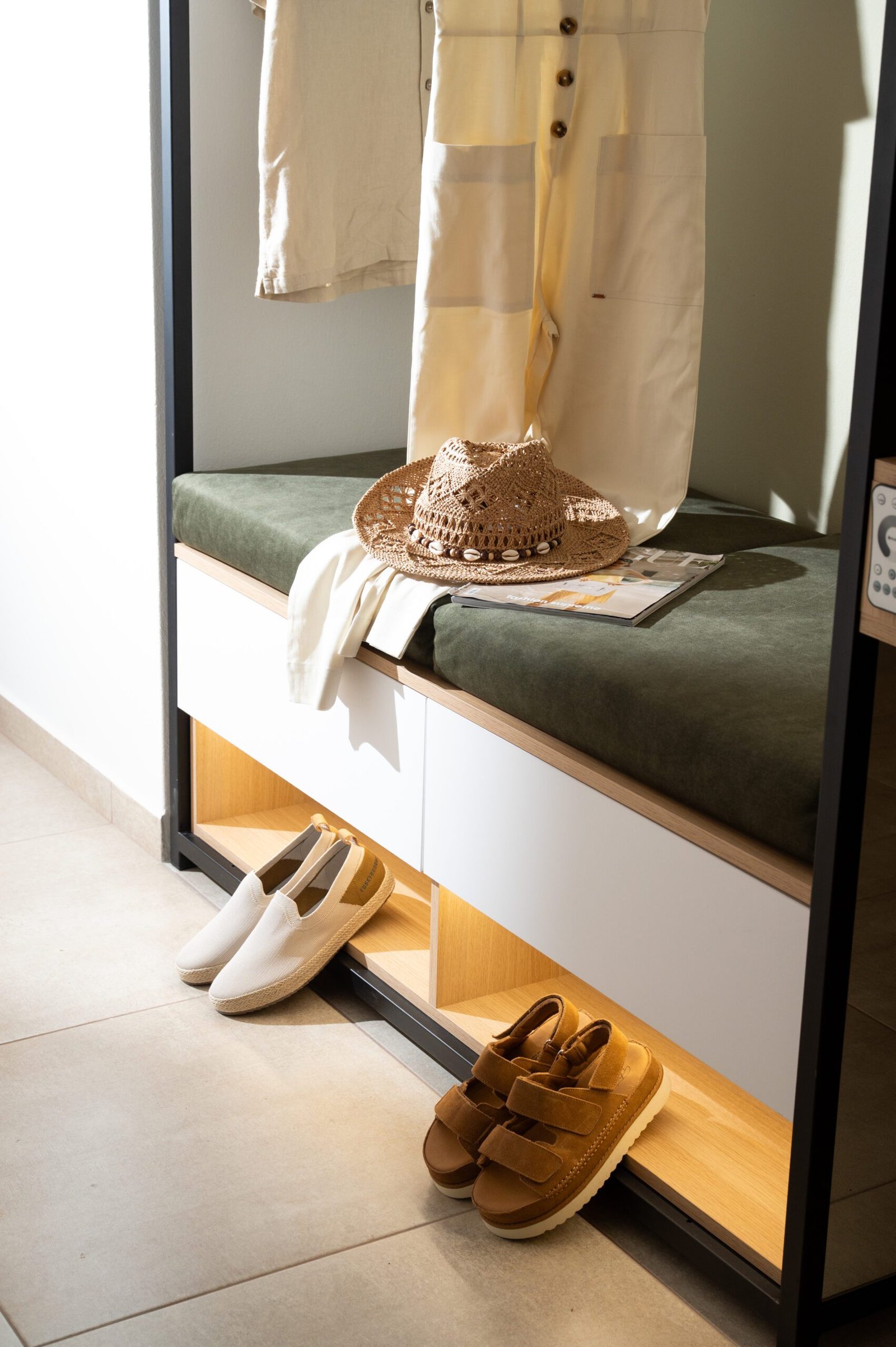 Hallway-Bench-Shoe-Rack-Organization(3)